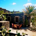 Dammusi A-mare * Pantelleria